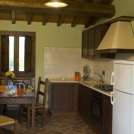 Borgo Le Capannelle Aparthotel Castel Ritaldi Bagian luar foto