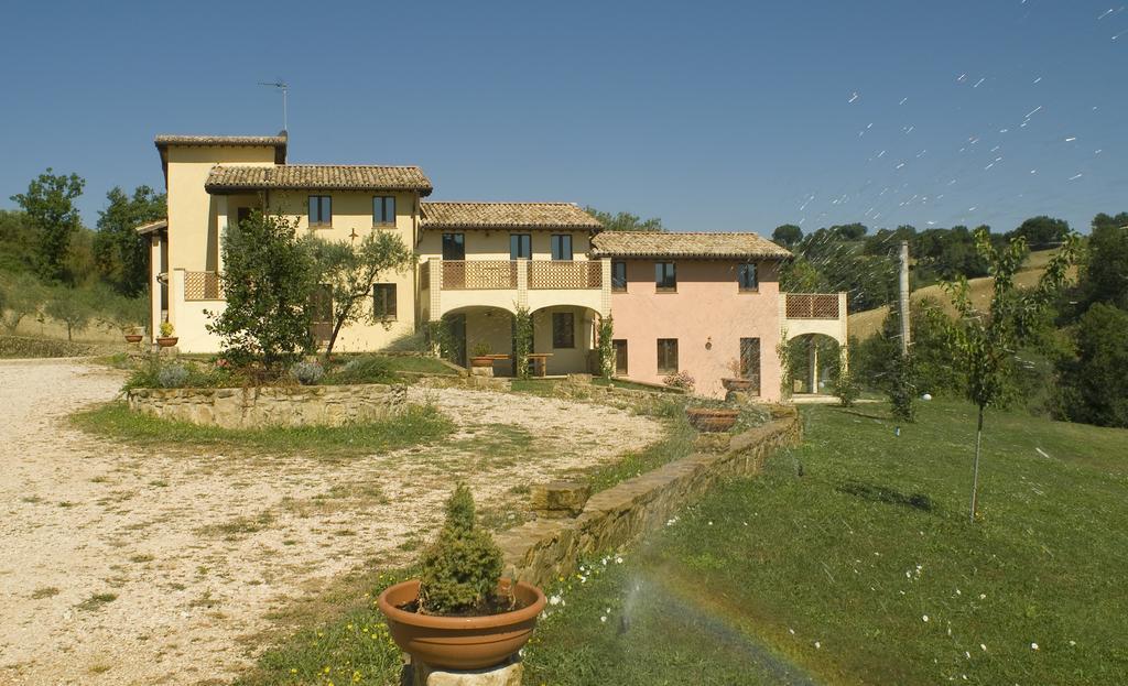 Borgo Le Capannelle Aparthotel Castel Ritaldi Bagian luar foto