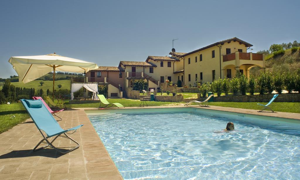 Borgo Le Capannelle Aparthotel Castel Ritaldi Bagian luar foto