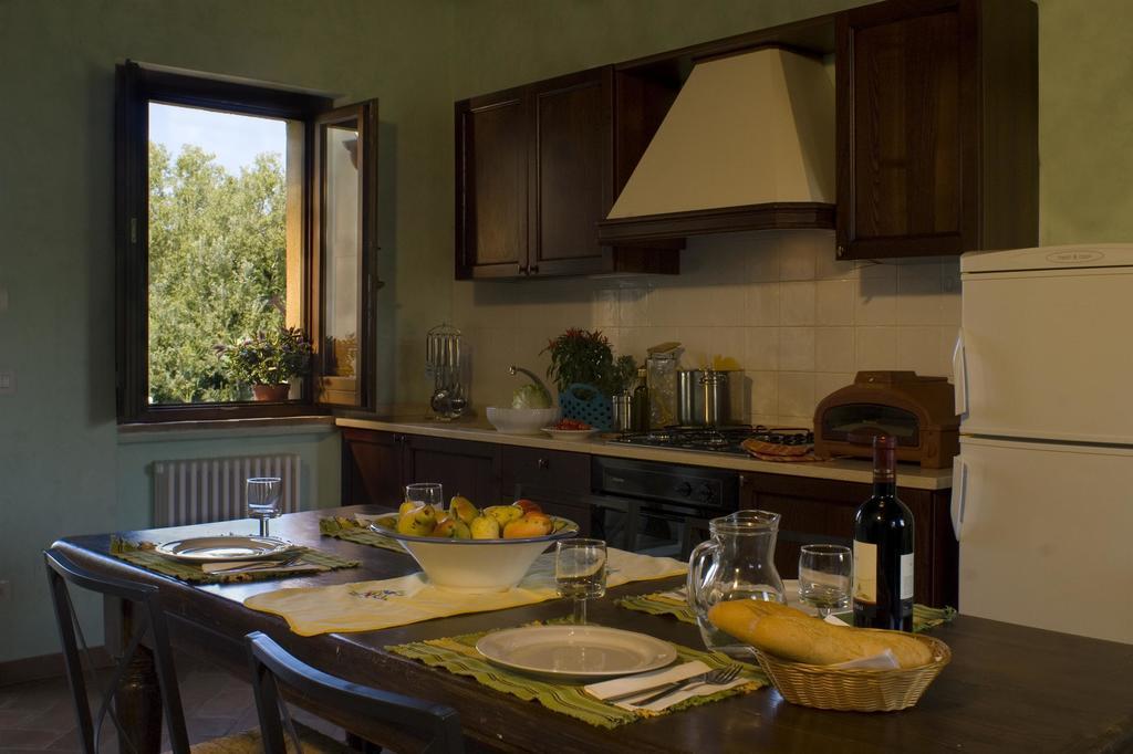 Borgo Le Capannelle Aparthotel Castel Ritaldi Bagian luar foto