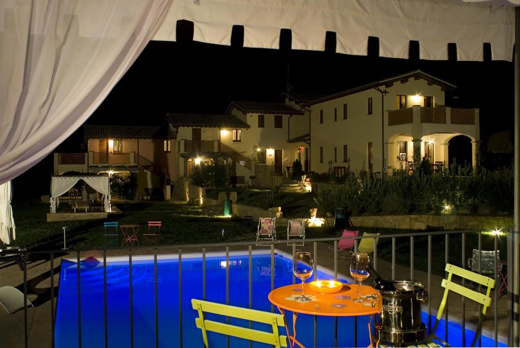 Borgo Le Capannelle Aparthotel Castel Ritaldi Bagian luar foto