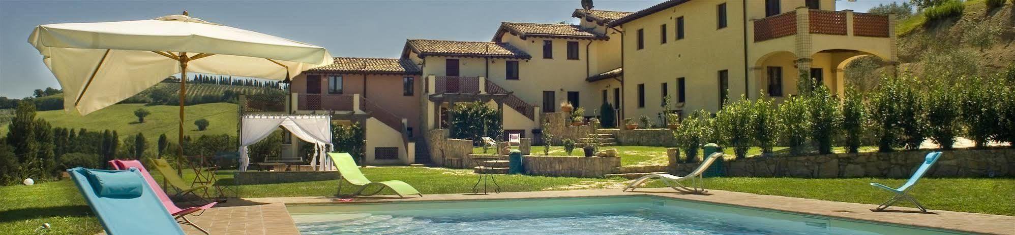 Borgo Le Capannelle Aparthotel Castel Ritaldi Bagian luar foto